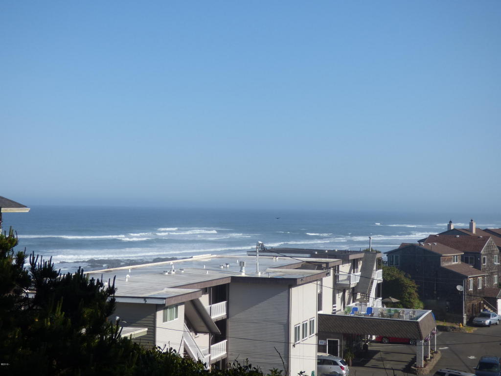 1117 NW 8th St, Lincoln City, OR 97367