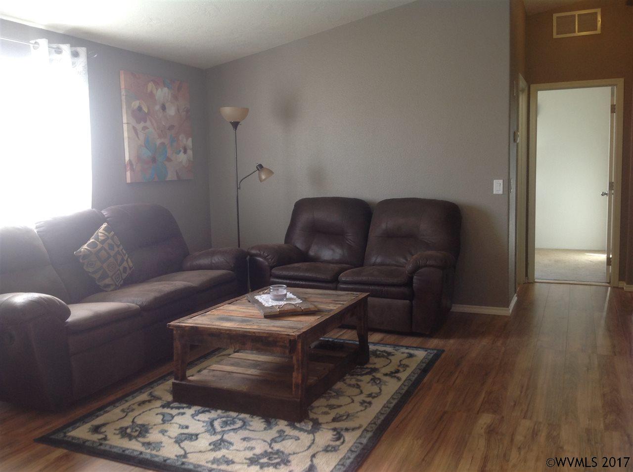 255Greenwood Rd N, Rickreall, OR 97371