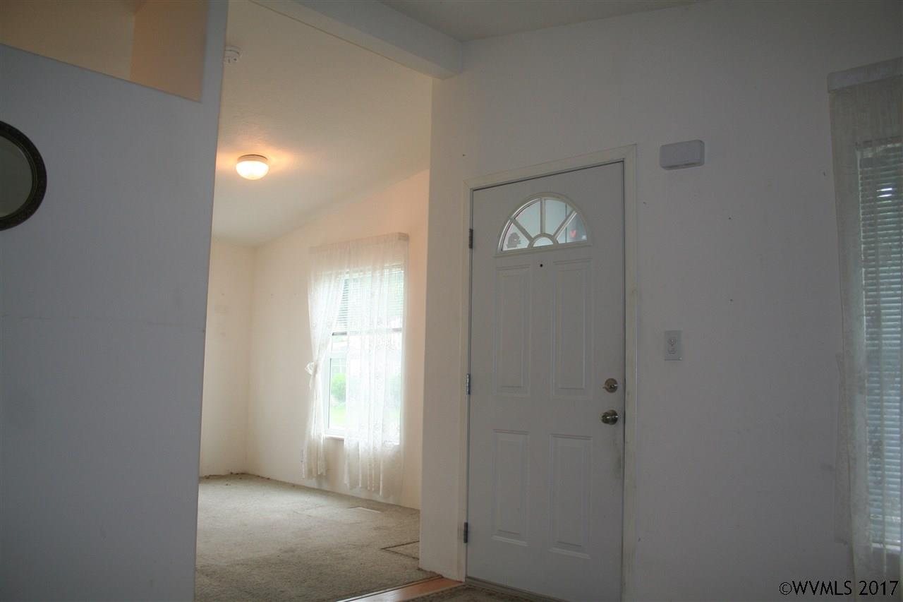 1307 S Water  St, Silverton, OR 97381