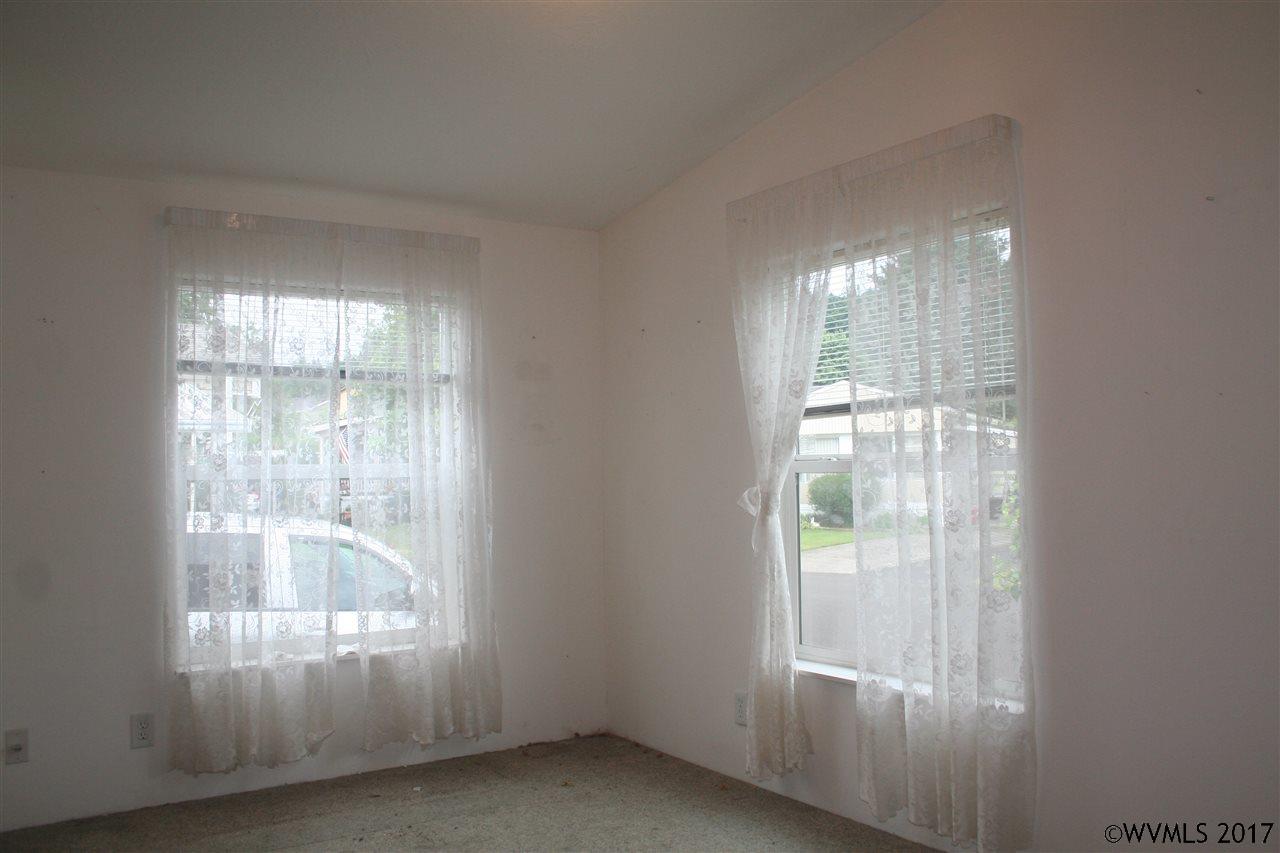 1307 S Water  St, Silverton, OR 97381
