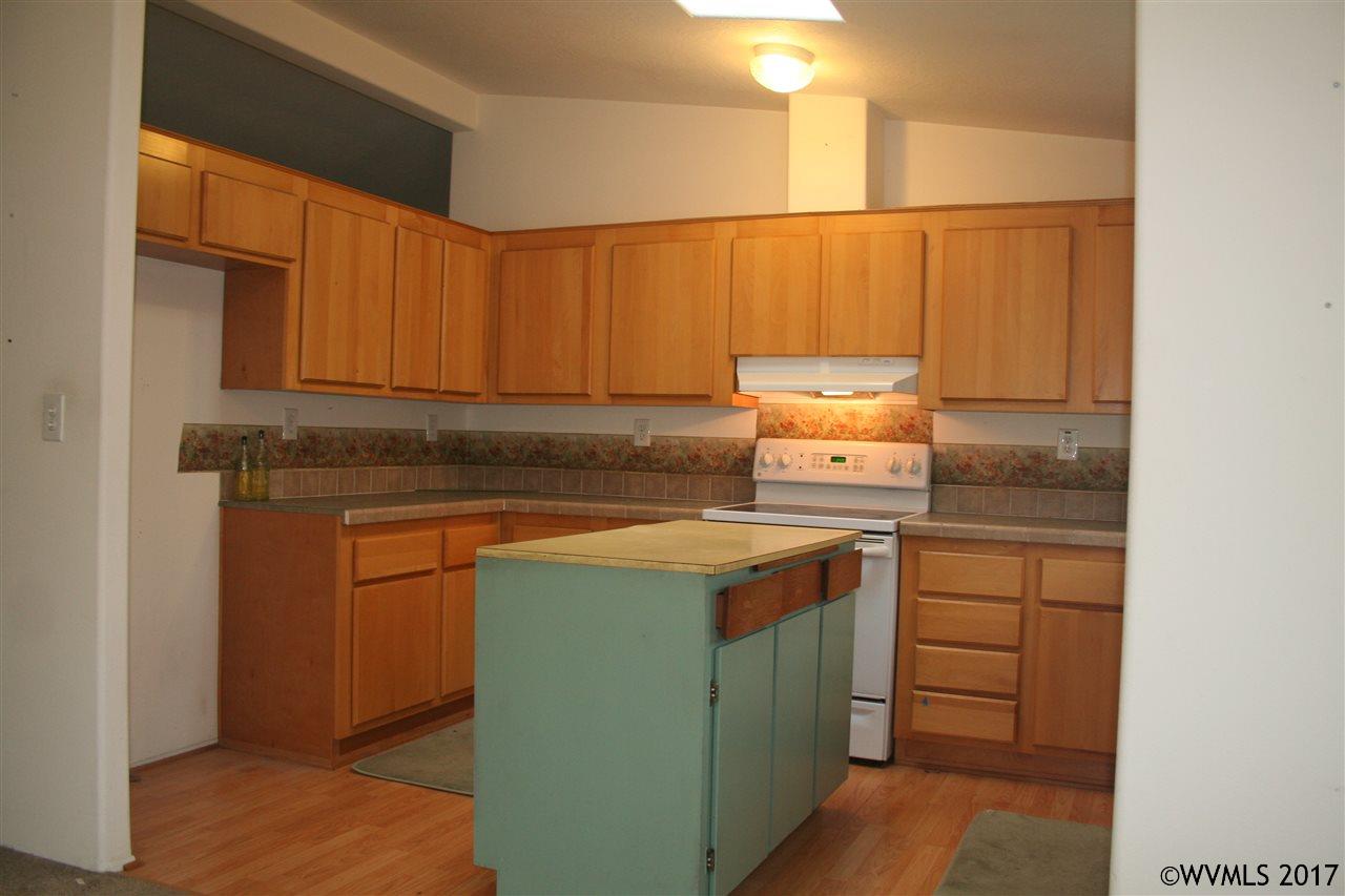 1307 S Water  St, Silverton, OR 97381