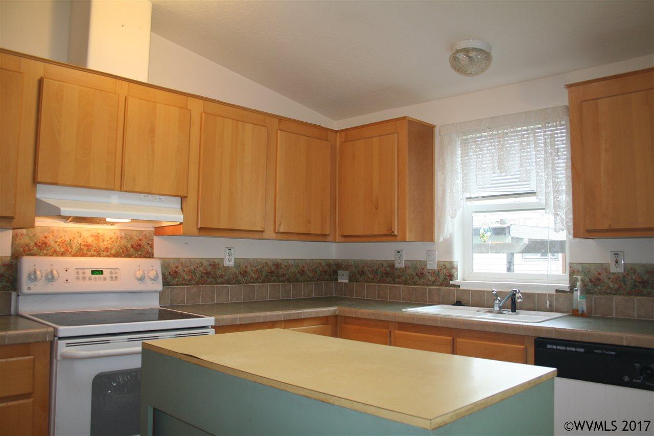 1307 S Water  St, Silverton, OR 97381