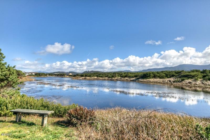 25 Bay Ridge Lp, Gleneden Beach, OR 97388