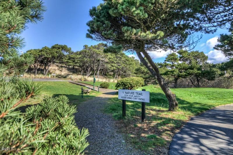 25 Bay Ridge Lp, Gleneden Beach, OR 97388