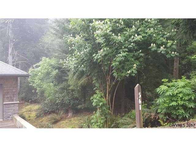 560 FAIRWAY DR, Gleneden Beach, OR 97388