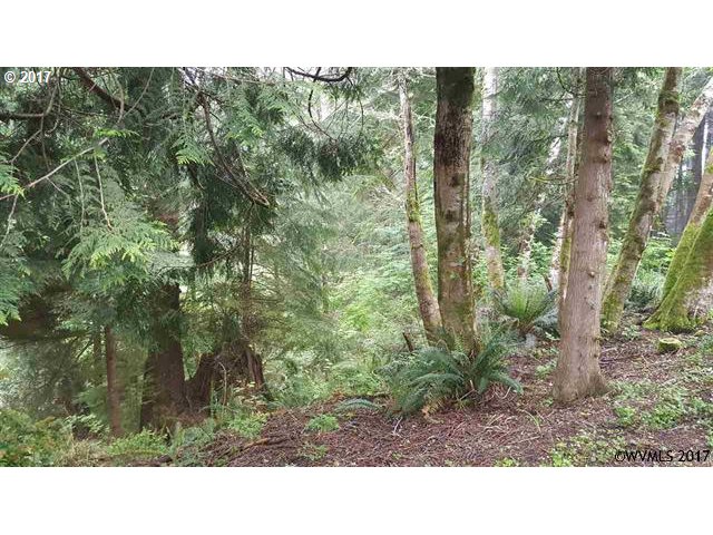 560 FAIRWAY DR, Gleneden Beach, OR 97388