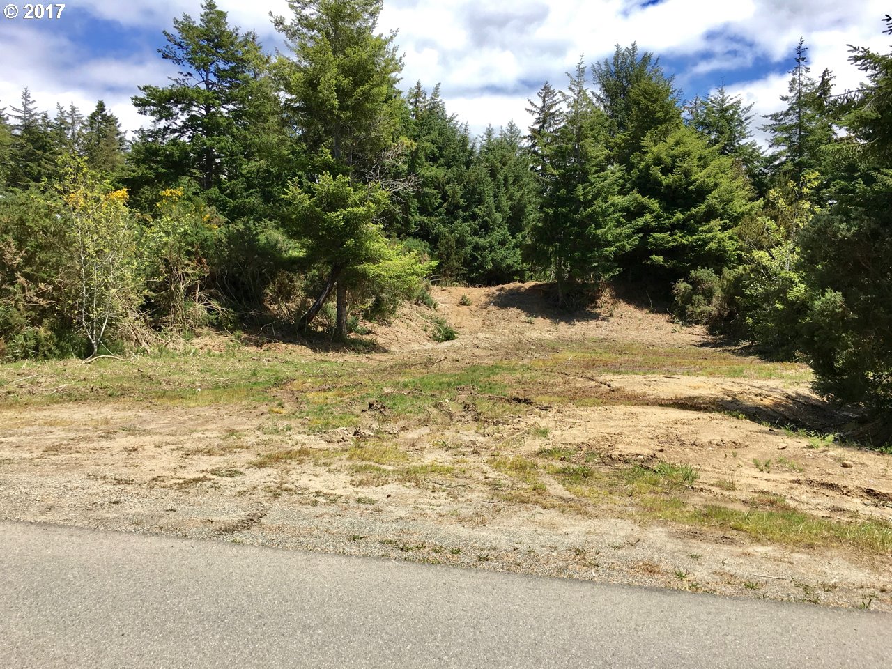 OHIO ST SE 1400, Bandon, OR 97411