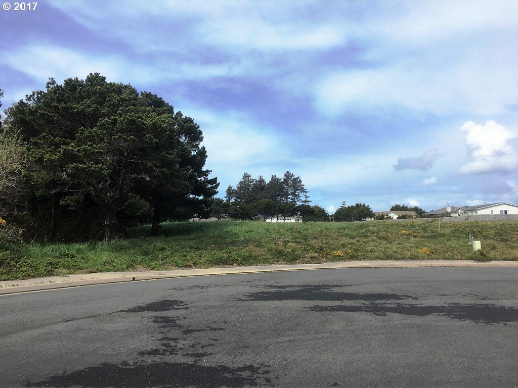 3076 PERIWINKLE LN 6, Bandon, OR 97411