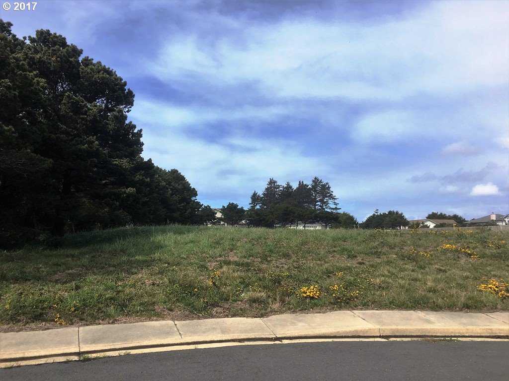 3076 PERIWINKLE LN 6, Bandon, OR 97411