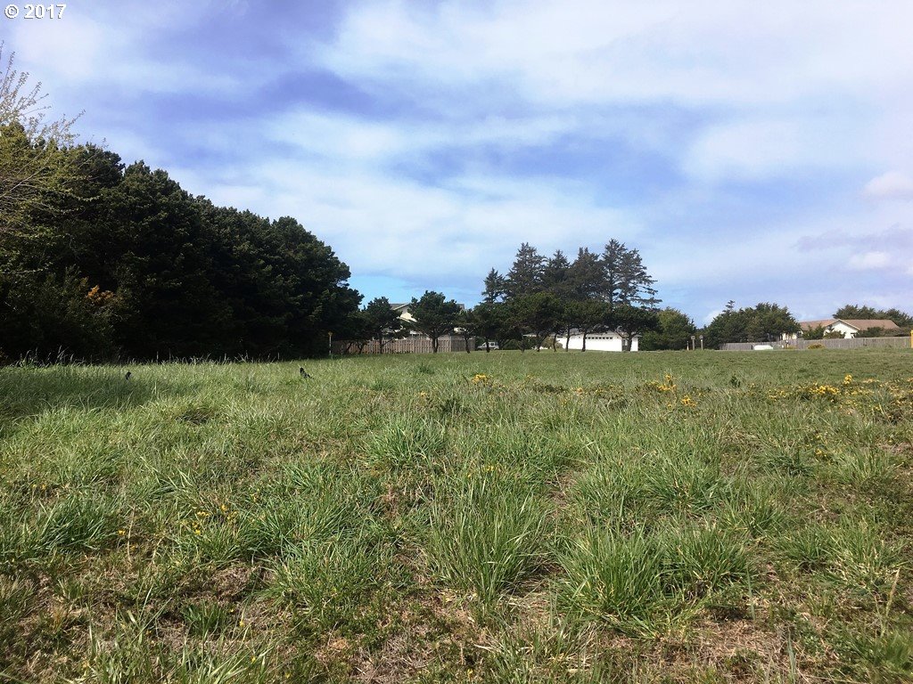 3076 PERIWINKLE LN 6, Bandon, OR 97411