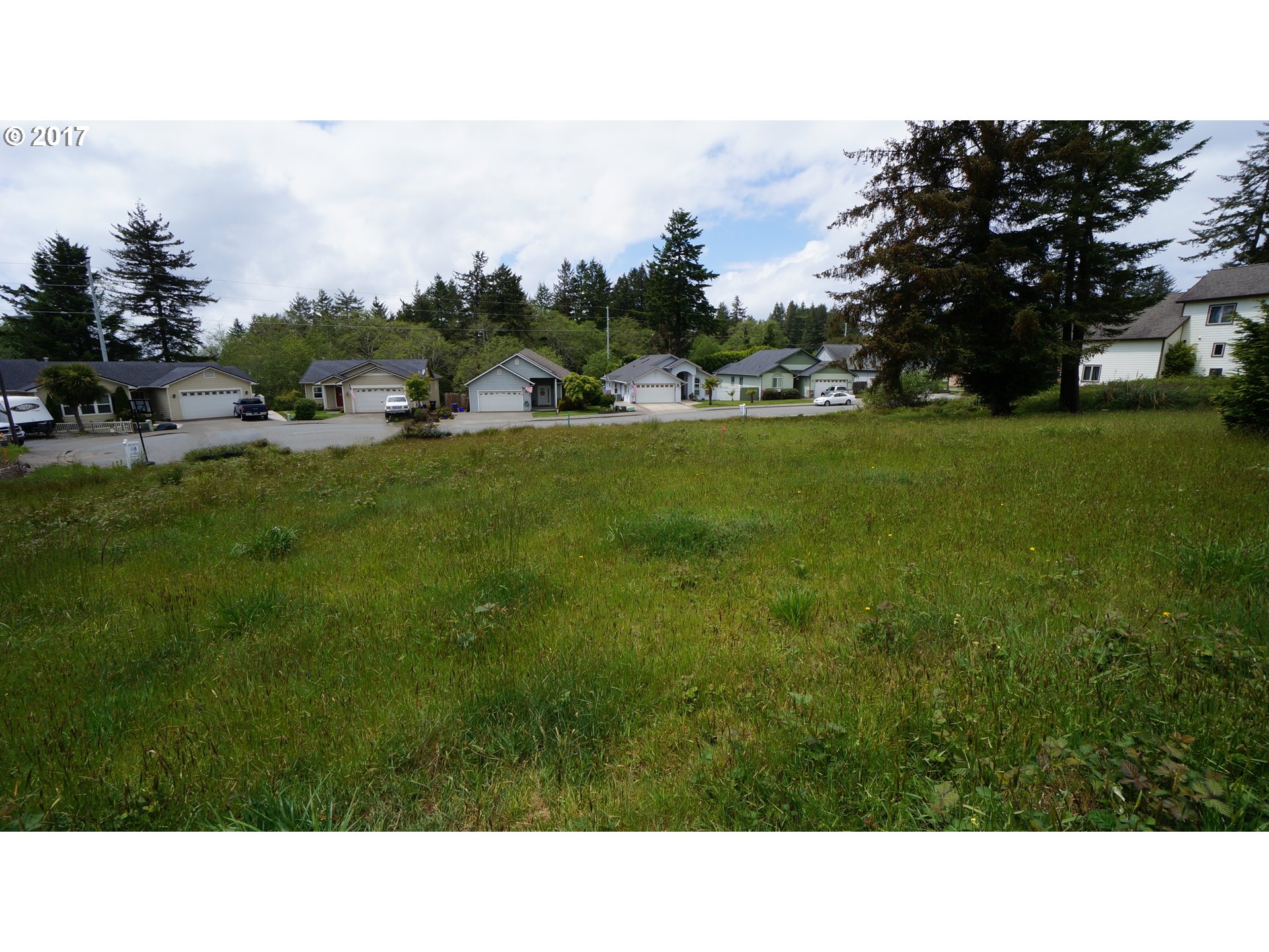 6925 OAKWOOD CT, Brookings, OR 97415