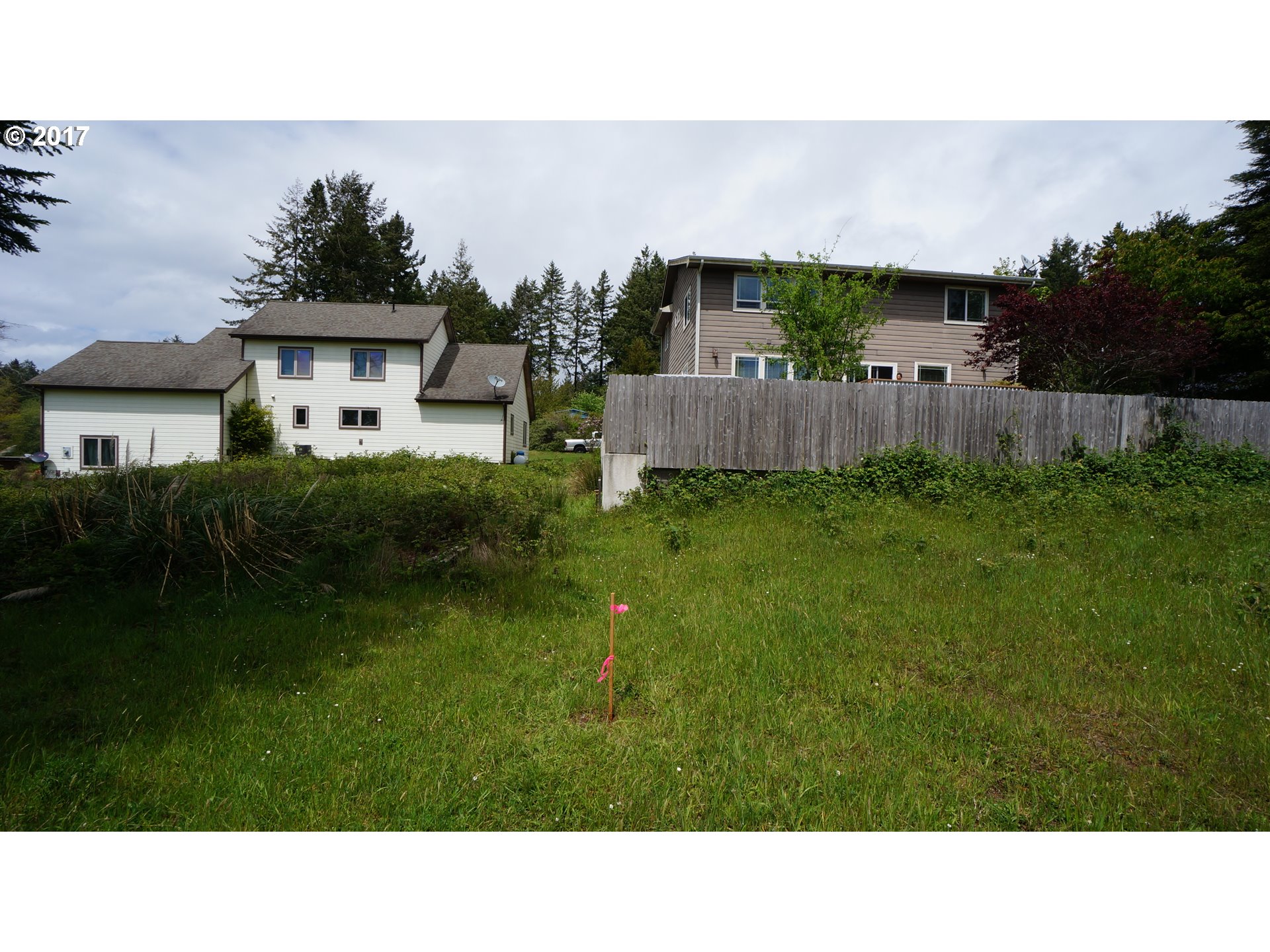 6925 OAKWOOD CT, Brookings, OR 97415