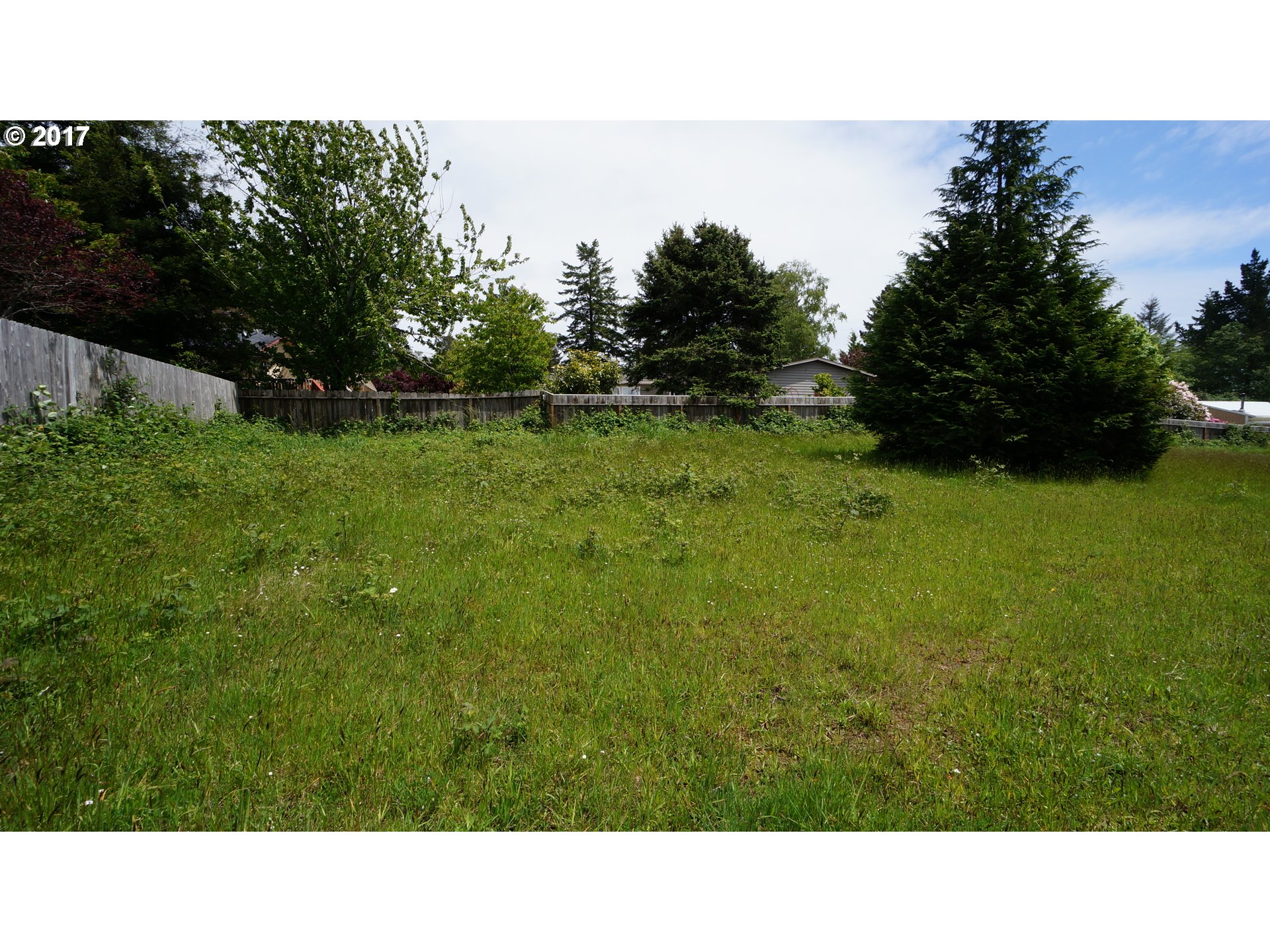 6925 OAKWOOD CT, Brookings, OR 97415