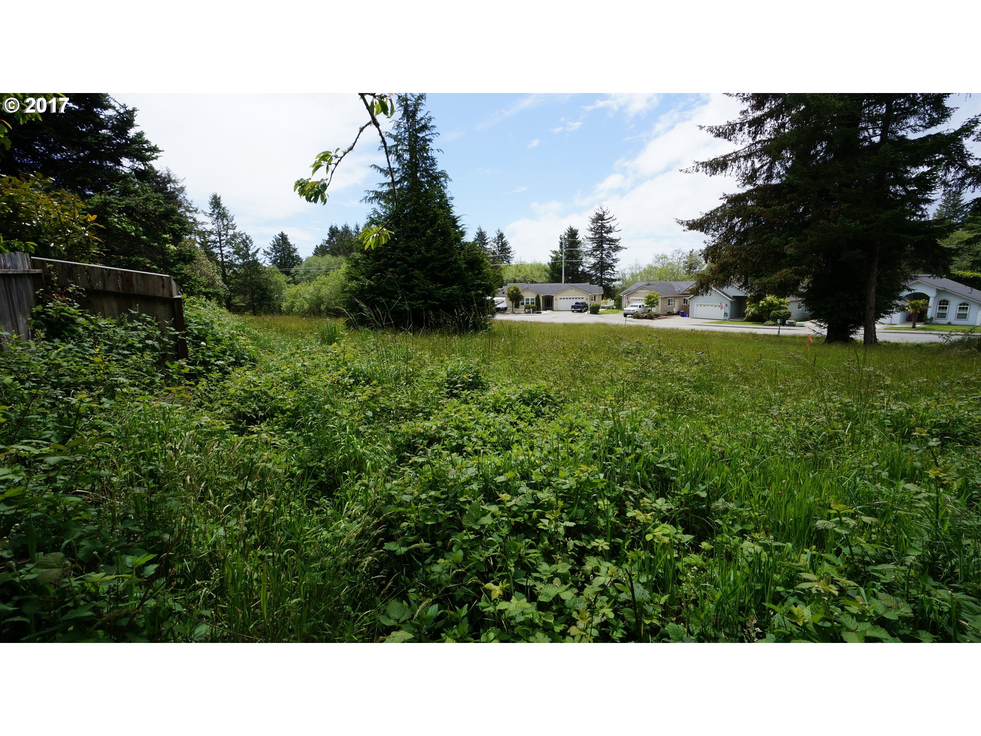 6925 OAKWOOD CT, Brookings, OR 97415