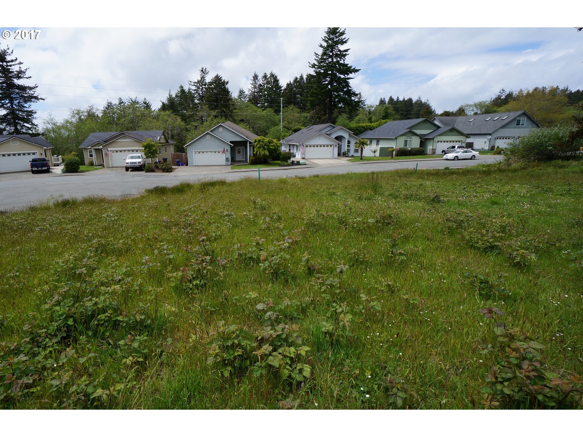 6925 OAKWOOD CT, Brookings, OR 97415