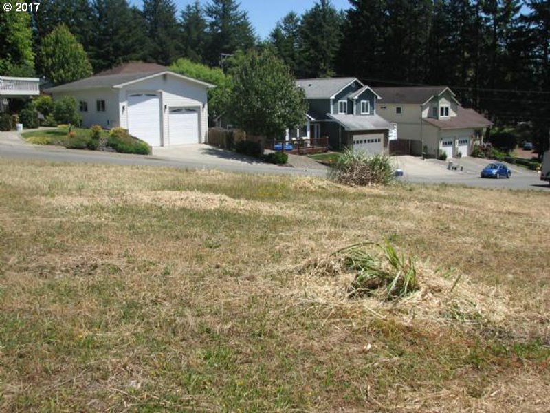 Vista Ridge DR 45, Brookings, OR 97415