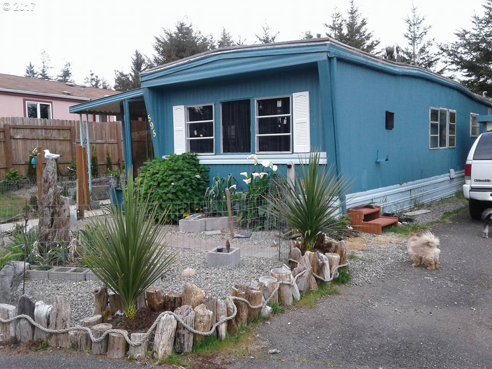 595 SHOREPINES VIS, Coos Bay, OR 97420