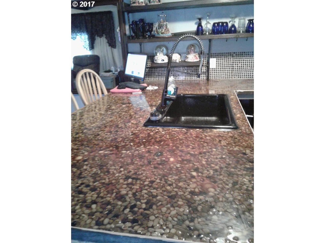 595 SHOREPINES VIS, Coos Bay, OR 97420