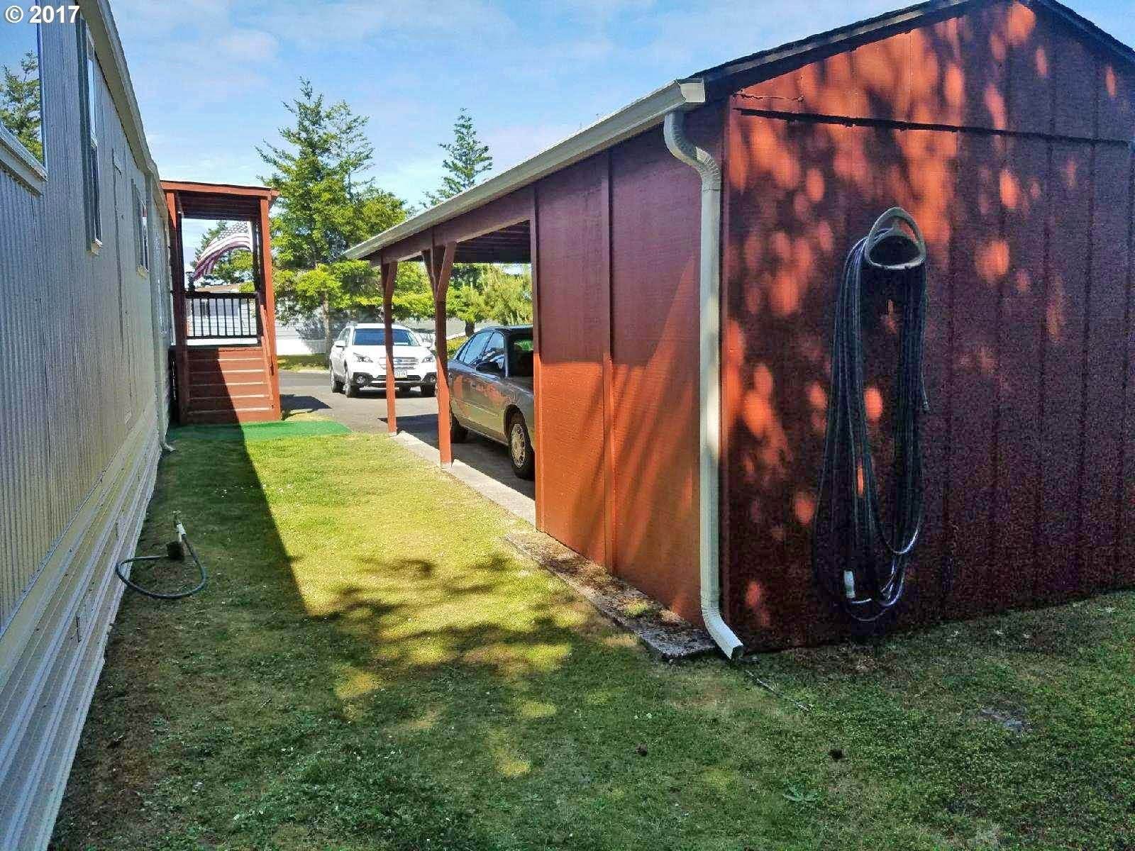 525 Puerto Vista Dr, Coos Bay, OR 97420