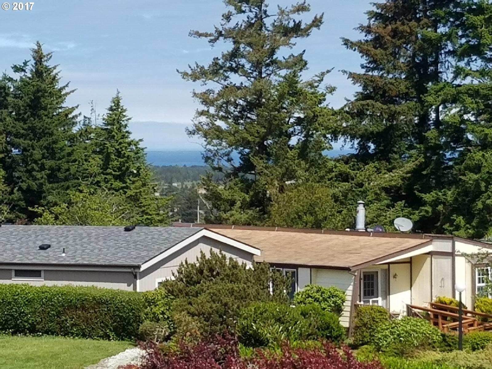 525 Puerto Vista Dr, Coos Bay, OR 97420