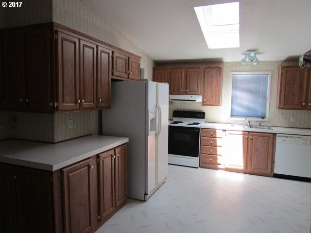 510 SHOREPINES CT, Coos Bay, OR 97420