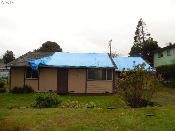 961 SALMON AVE, Coos Bay, OR 97420