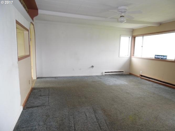 961 SALMON AVE, Coos Bay, OR 97420