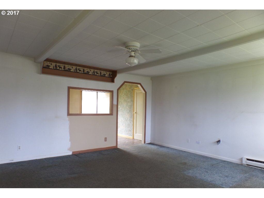 961 SALMON AVE, Coos Bay, OR 97420