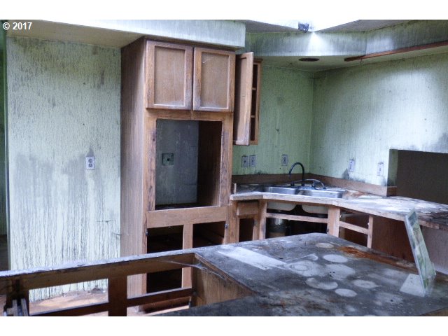 62760 KOSKI RD, Coos Bay, OR 97420