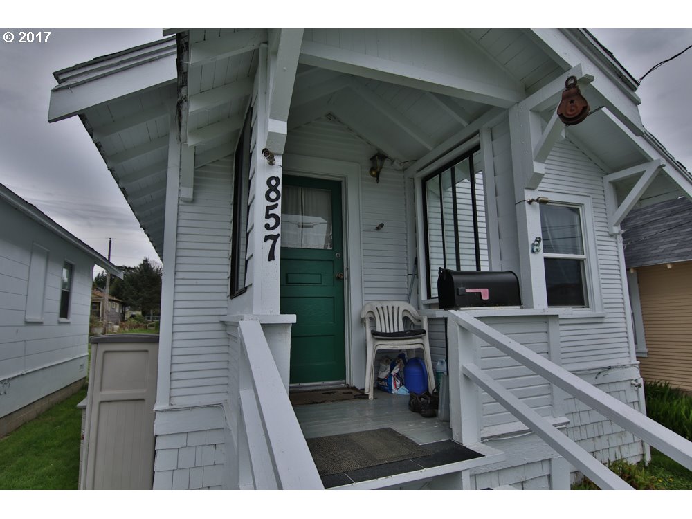 857 S 2ND, Coos Bay, OR 97420