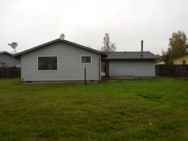 1829 Carver PlCottage Grove, OR, 97424Lane County