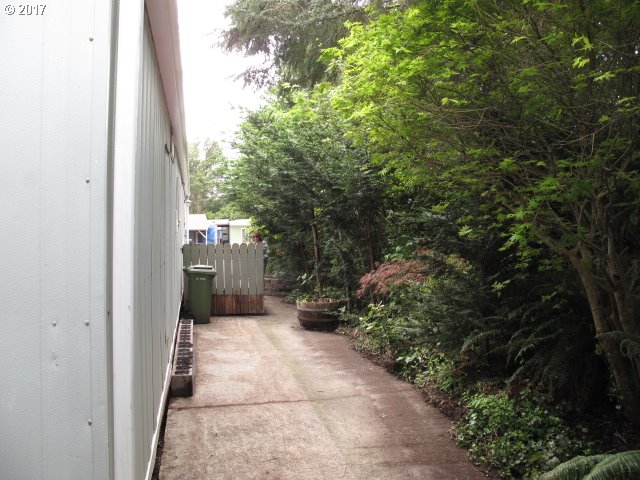 1600 RHODODENDRON DR SPAC187, Florence, OR 97439
