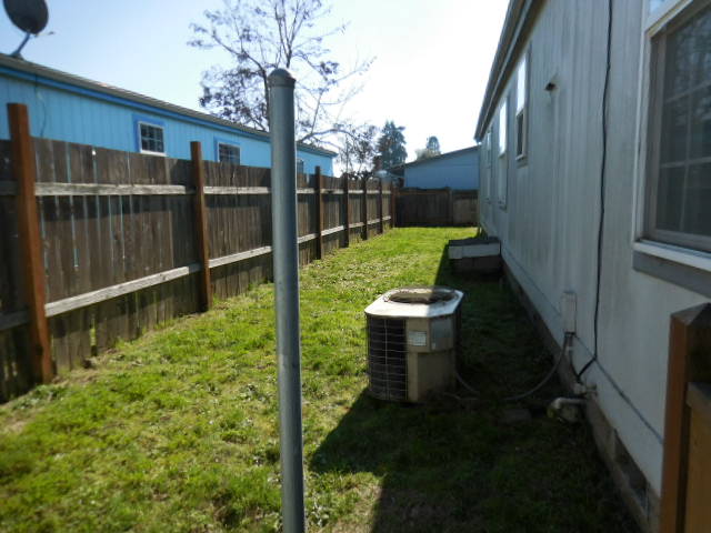 319 E 10th PlJunction City, OR, 97448Lane County