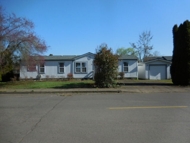 319 E 10th PlJunction City, OR, 97448Lane County