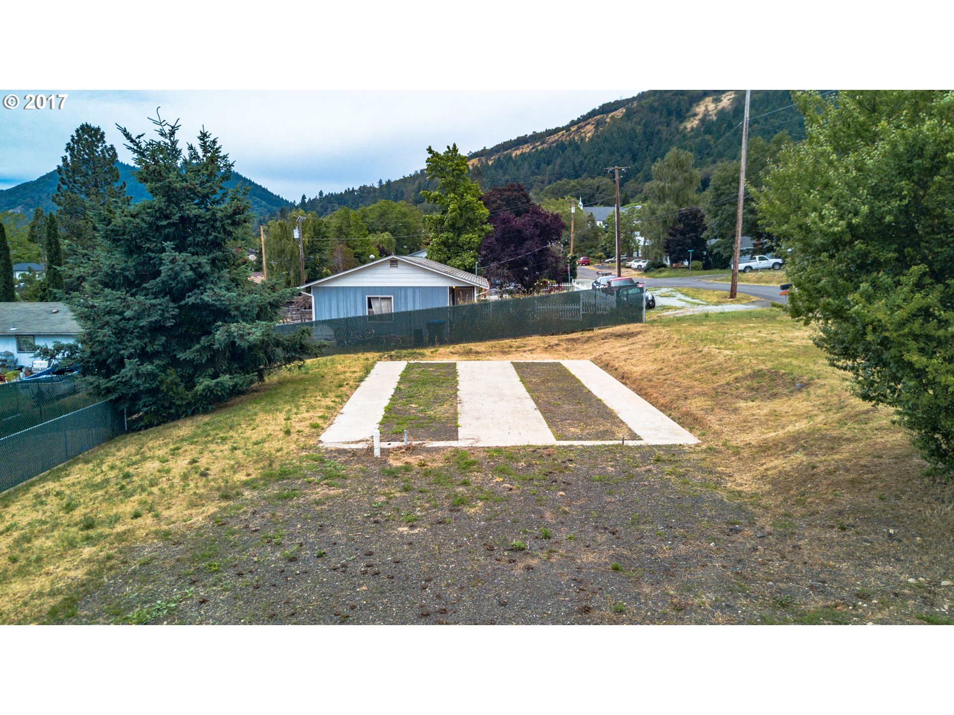 818 NE MADRONA DR, Myrtle Creek, OR 97457