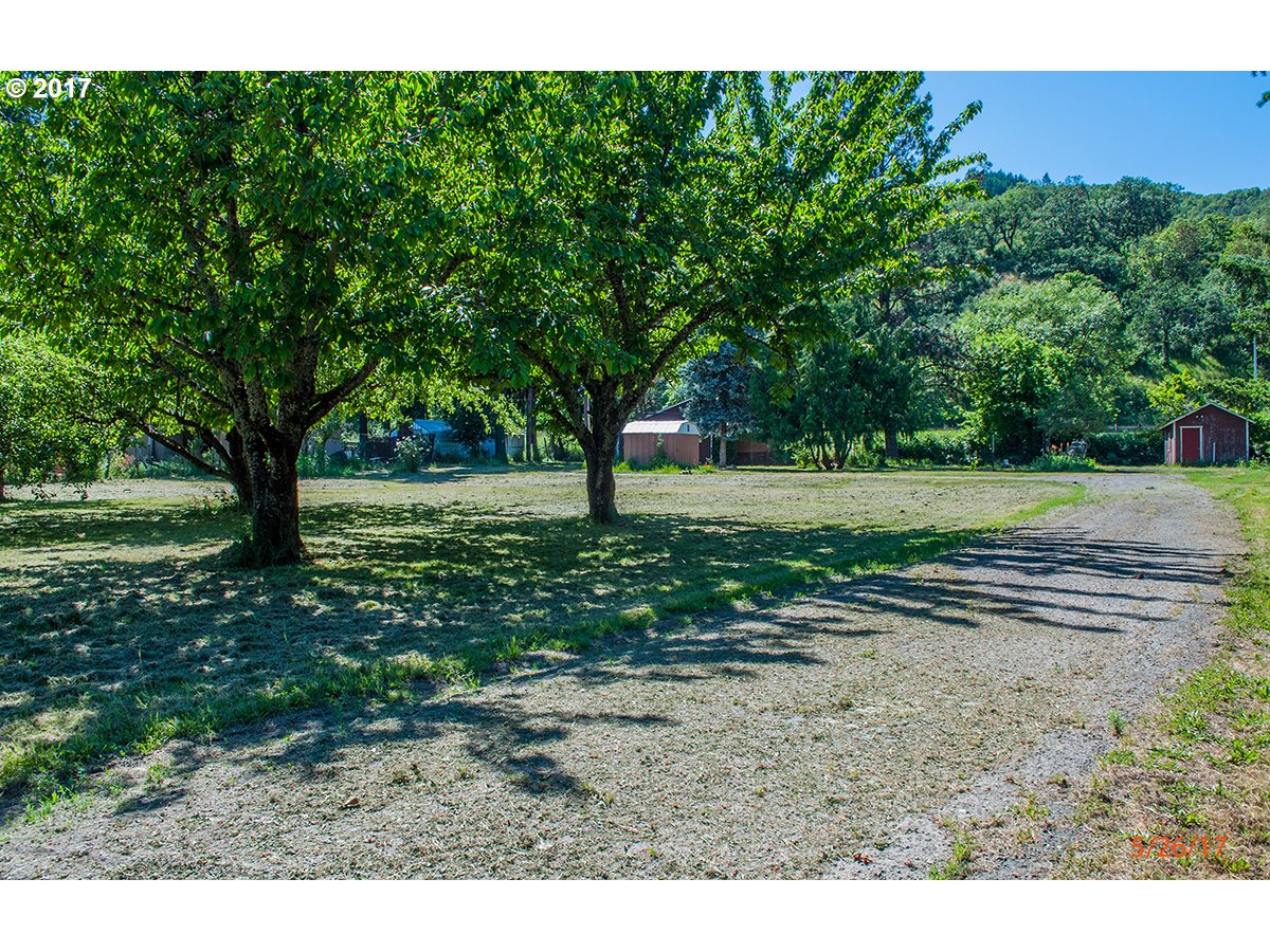1260 BOOTH RANCH RD, Myrtle Creek, OR 97457