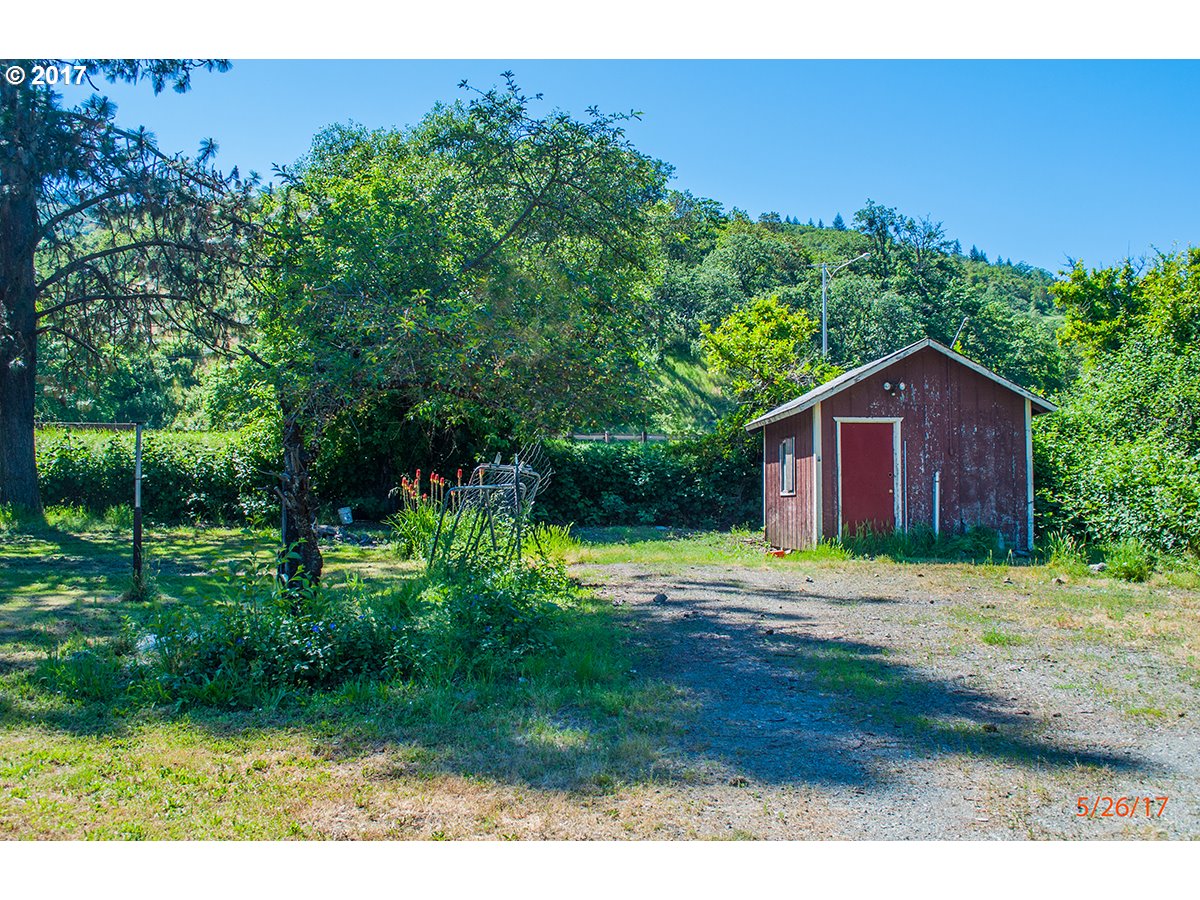 1260 BOOTH RANCH RD, Myrtle Creek, OR 97457