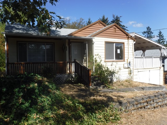 955 NE MadronaMyrtle Creek, OR, 97457Douglas County
