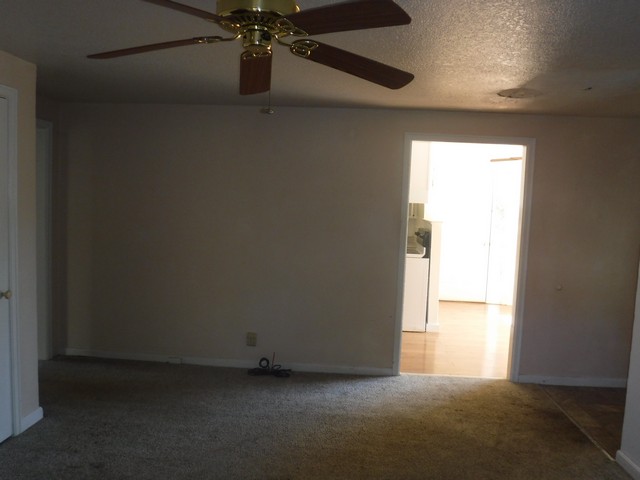 955 NE MadronaMyrtle Creek, OR, 97457Douglas County
