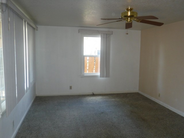 955 NE MadronaMyrtle Creek, OR, 97457Douglas County