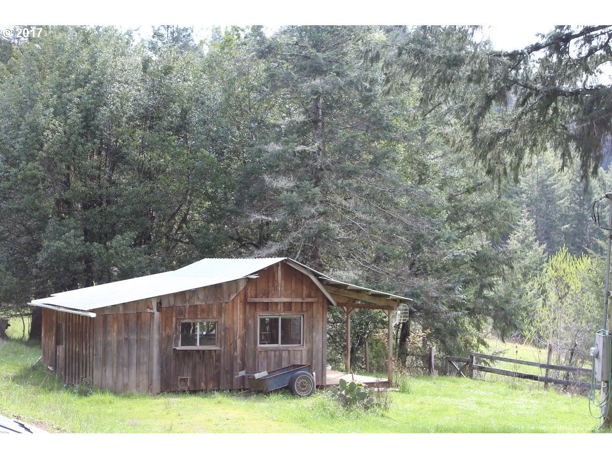 47824 Dement Crk RD, Myrtle Point, OR 97458