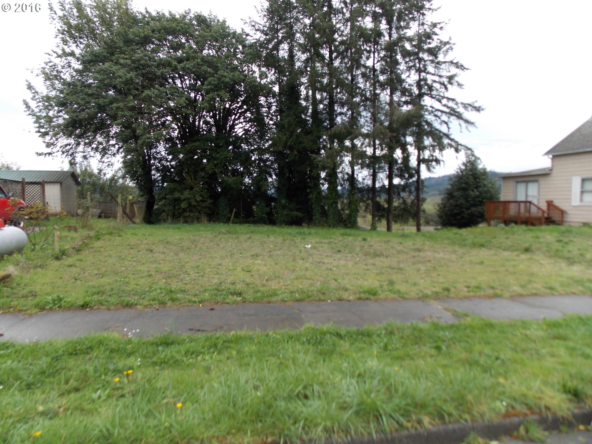Maple ST, Myrtle Point, OR 97458