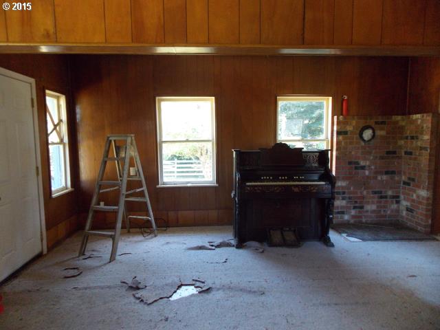 54364 OLD BROADBENT RD, Myrtle Point, OR 97458