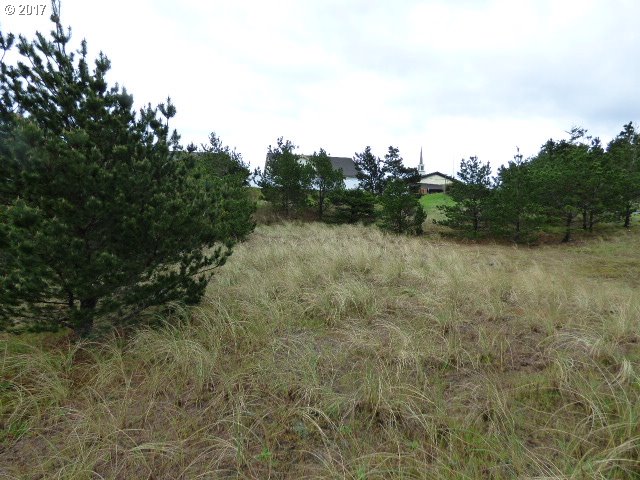 1951 JEFFERSON ST, North Bend, OR 97459