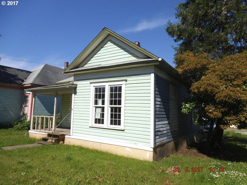 1126 SE PINE ST, Roseburg, OR 97470