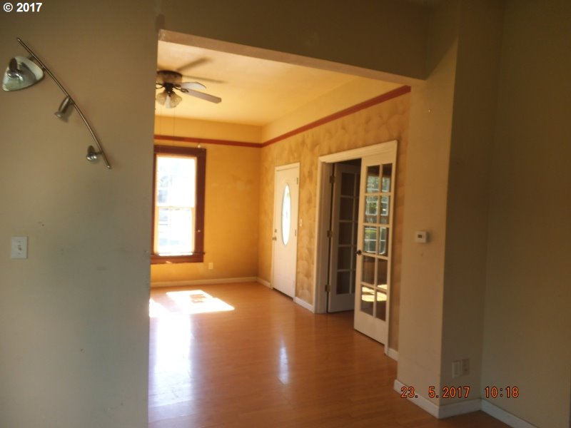 1126 SE PINE ST, Roseburg, OR 97470