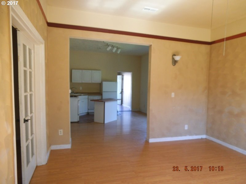 1126 SE PINE ST, Roseburg, OR 97470