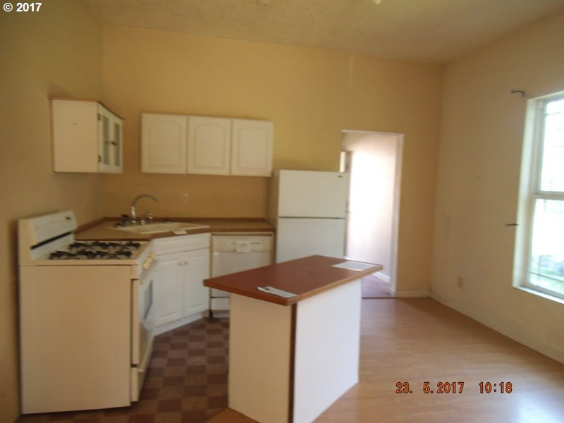 1126 SE PINE ST, Roseburg, OR 97470