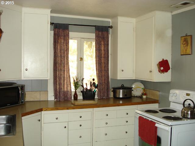 931 NE WINCHESTER ST, Roseburg, OR 97470