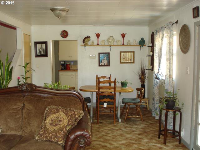 931 NE WINCHESTER ST, Roseburg, OR 97470